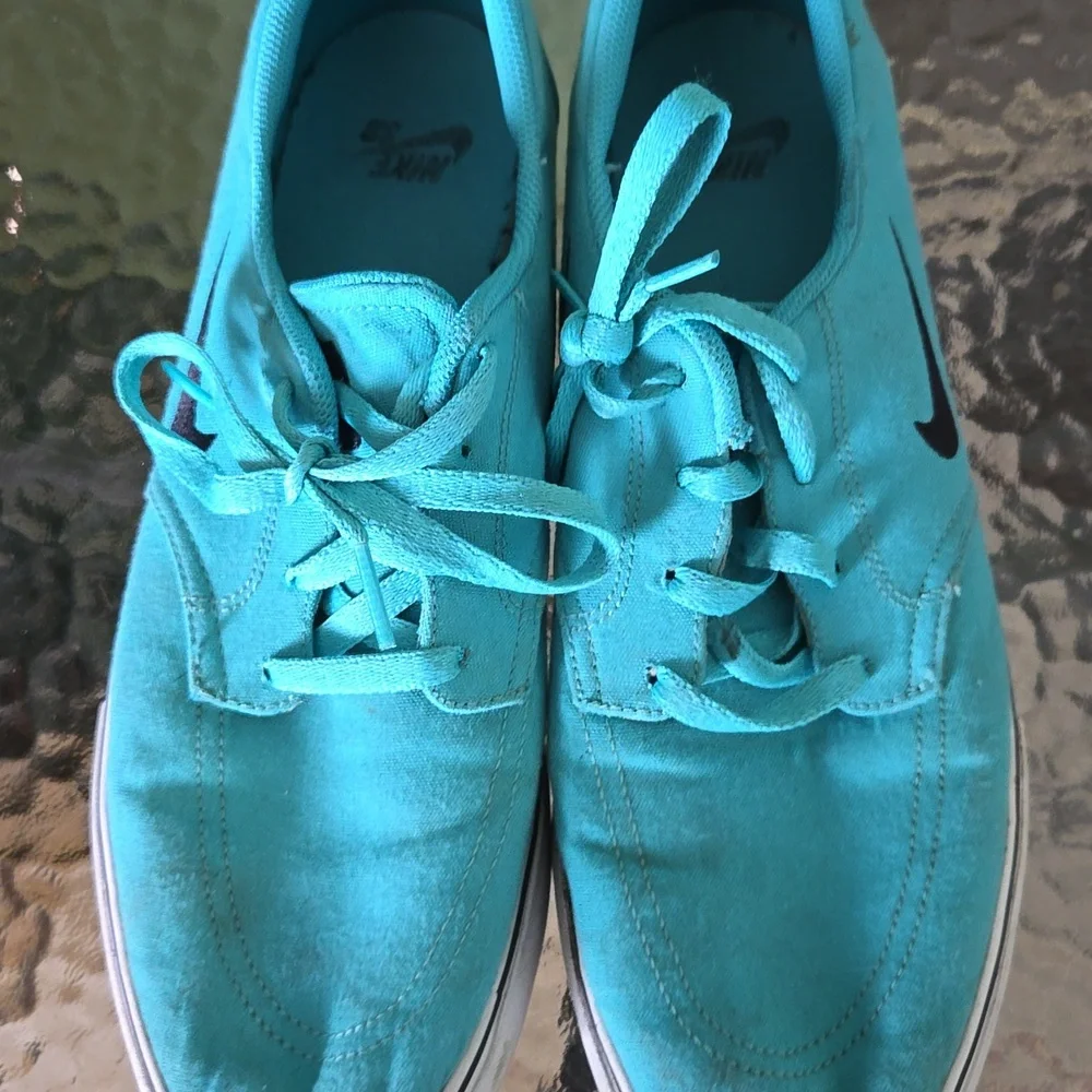 Nike men's shoes‎